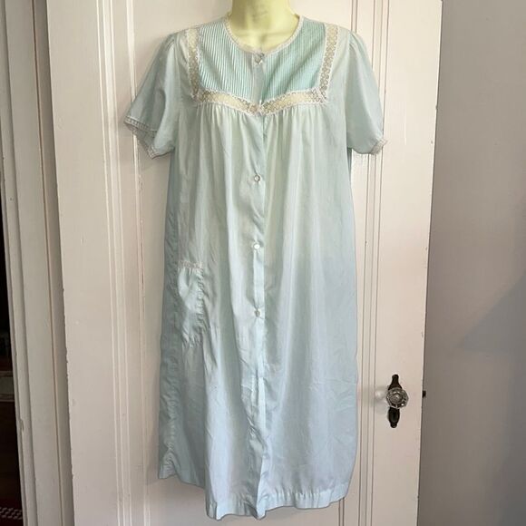 Vintage 60s Barbizon light mint green thin nylon robe with lace/pleated neck - Picture 1 of 8